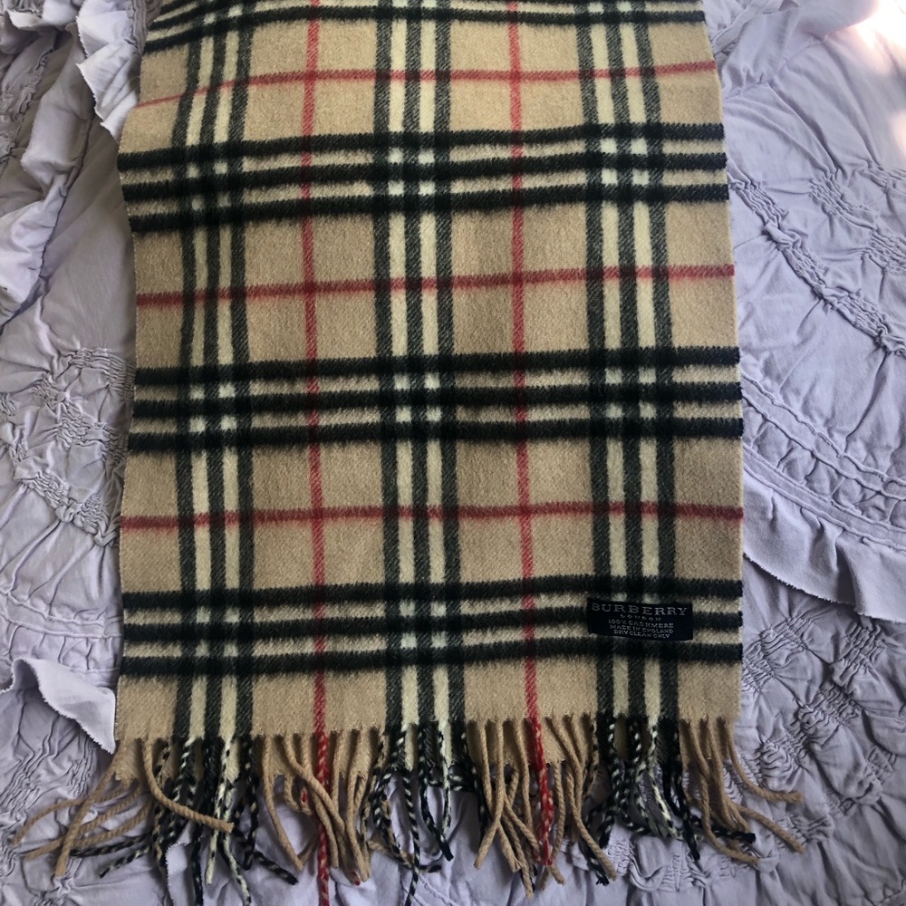Beautiful Burberry scarf in mint condition!
